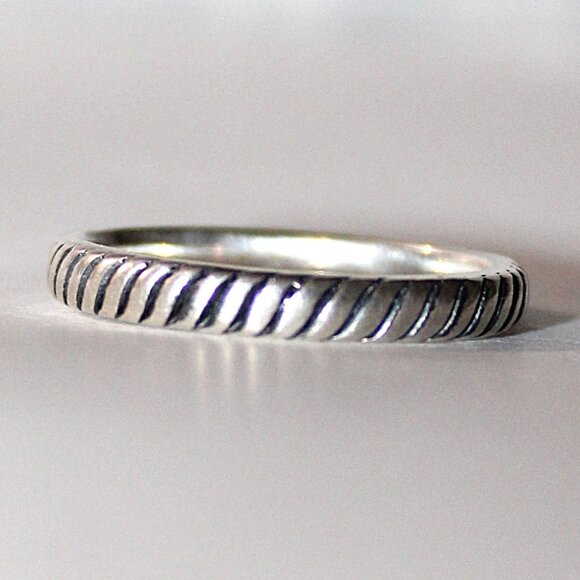 Sterling Silver Minimalist Rope Band Ring SZ 7 - Picture 3 of 6
